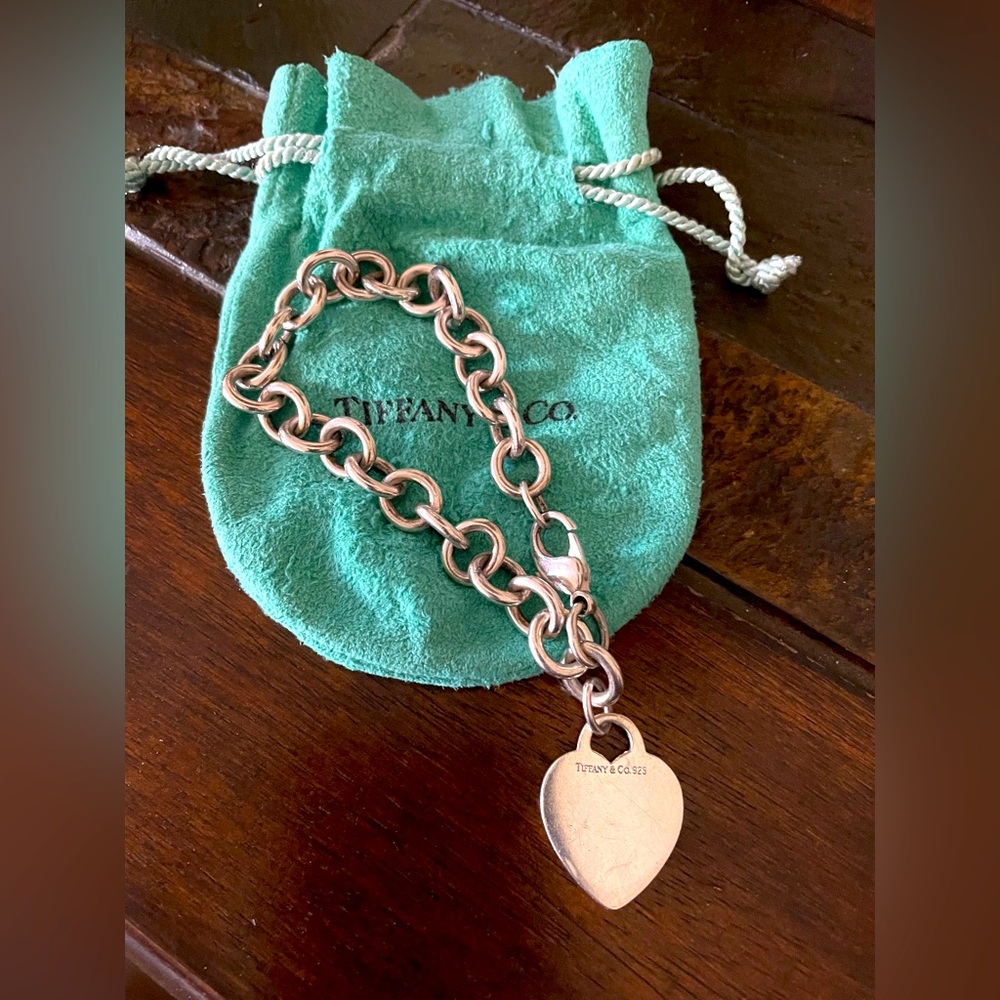 Tiffany & Co. Sterling Silver Heart Tag
Chain Charm Bracelet 8"